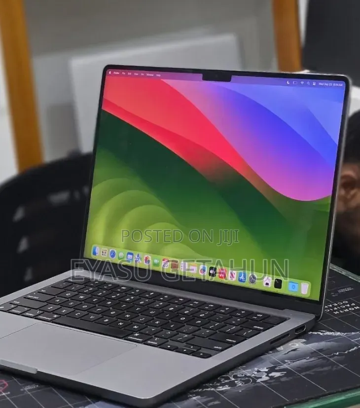New Laptop Apple MacBook Pro 2023 M3 8GB Apple M3 Pro SSD 512GB