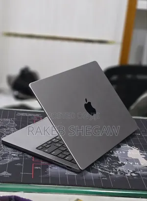 New Laptop Apple MacBook Pro 2023 M3 8GB Apple M3 Pro SSD 512GB