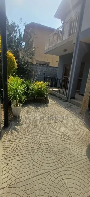 Furnished 3bdrm Villa in Bole for sale