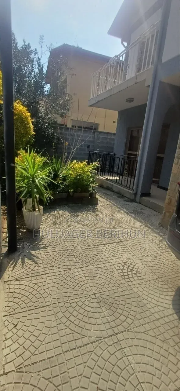 Furnished 3bdrm Villa in Bole for sale