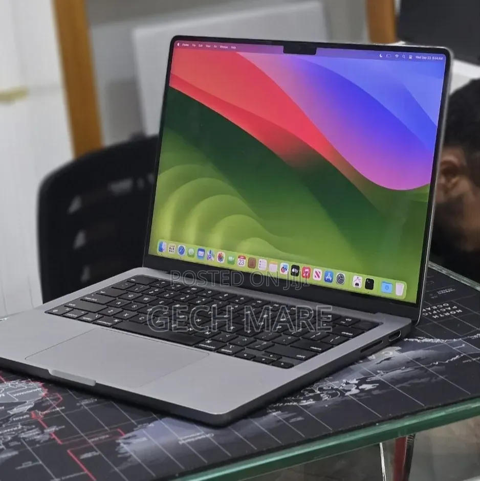 New Laptop Apple MacBook Pro 2023 M3 8GB Apple M3 Pro SSD 512GB