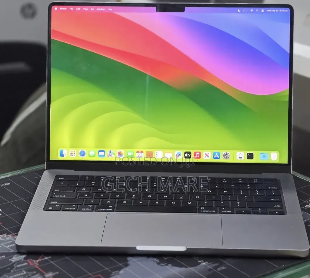 New Laptop Apple MacBook Pro 2023 M3 8GB Apple M3 Pro SSD 512GB