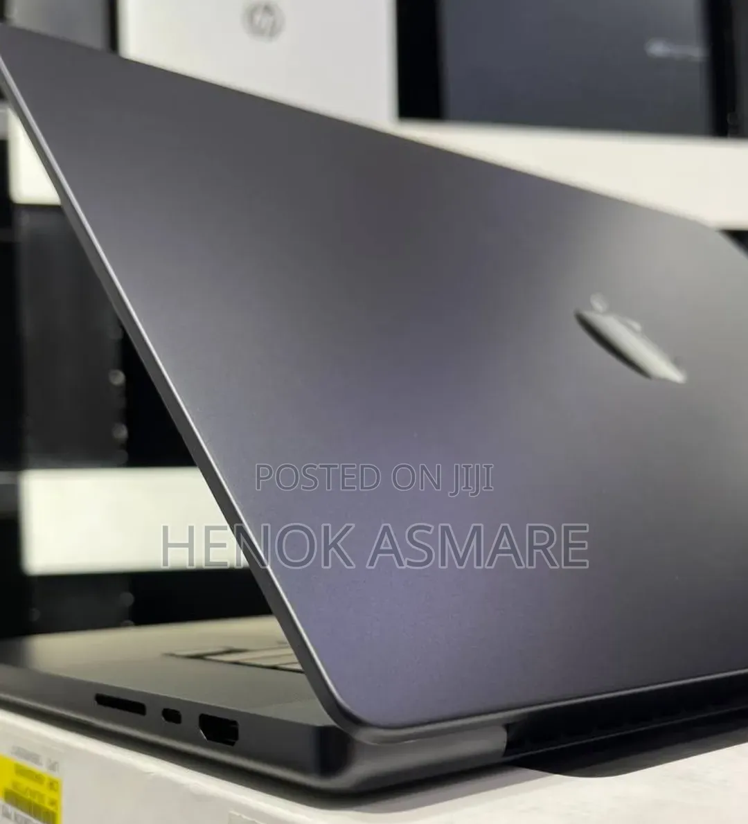 New Laptop Apple MacBook Pro 2024 M4 Max 48GB Apple M4 SSD 4T