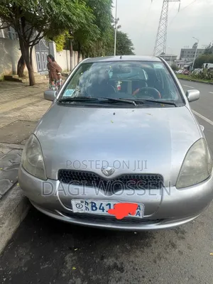 Toyota Vitz 2001 Gray