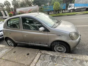 Toyota Vitz 2001 Gray
