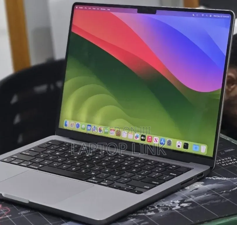 New Laptop Apple MacBook Pro 2023 M3 8GB Apple M3 Pro SSD 512GB