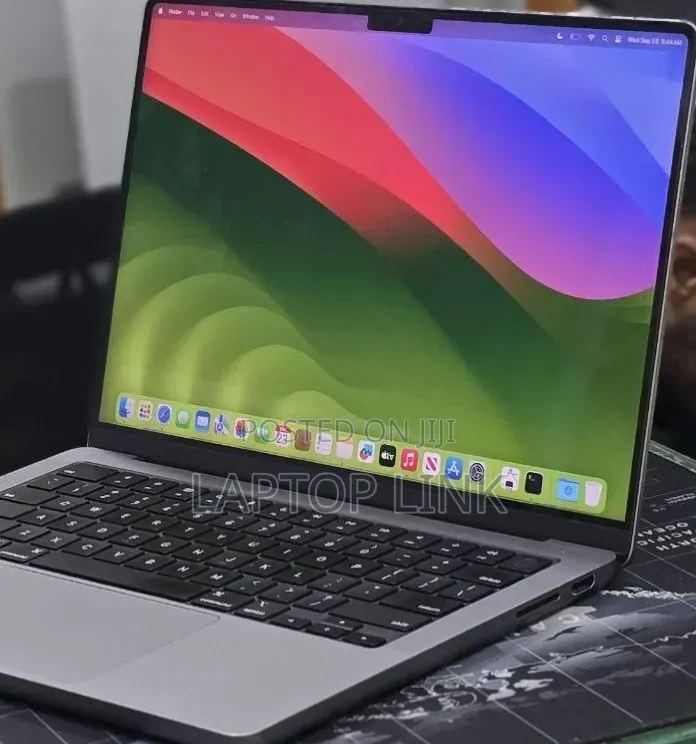 New Laptop Apple MacBook Pro 2023 M3 8GB Apple M3 Pro SSD 512GB