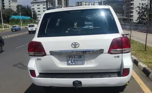 Toyota Land Cruiser 2011 White