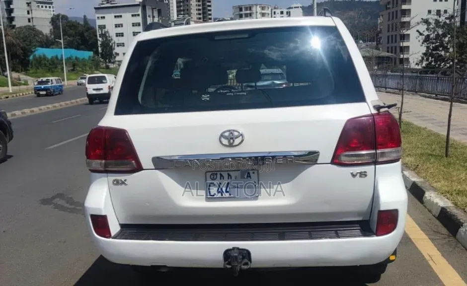 Toyota Land Cruiser 2011 White