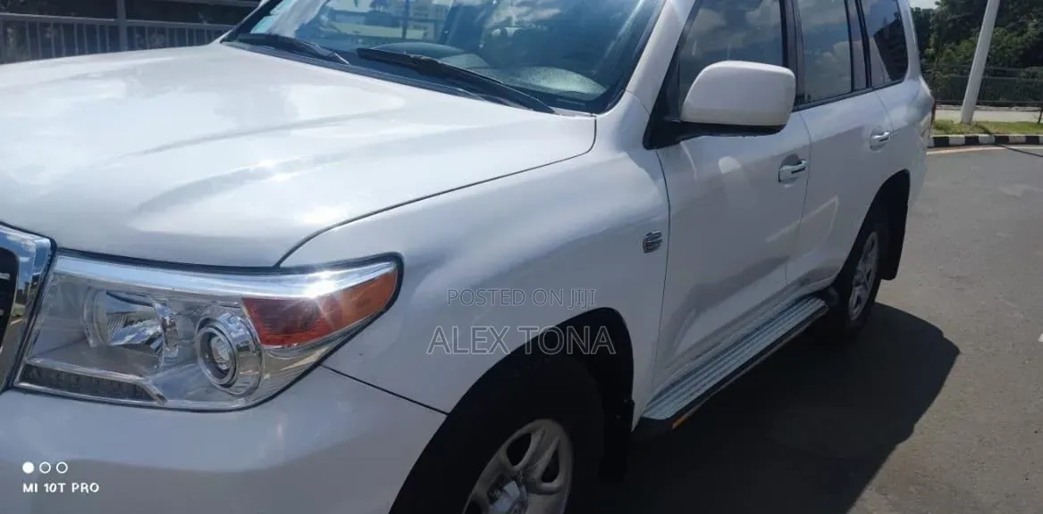 Toyota Land Cruiser 2011 White