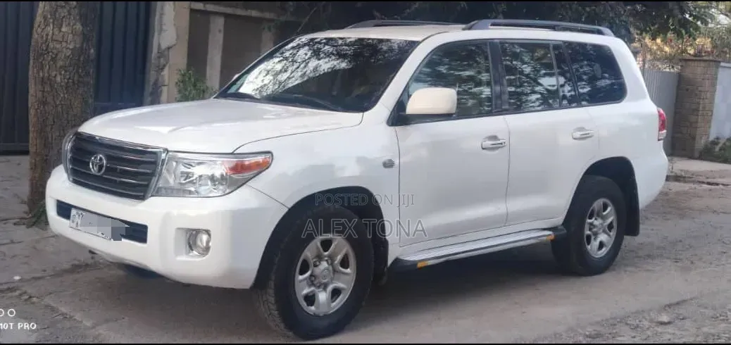 Toyota Land Cruiser 2011 White