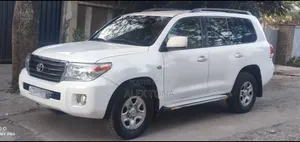 Toyota Land Cruiser 2011 White
