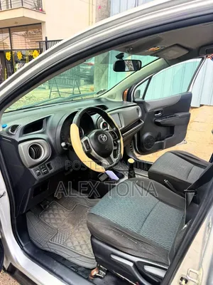 Toyota Yaris 2012 Silver