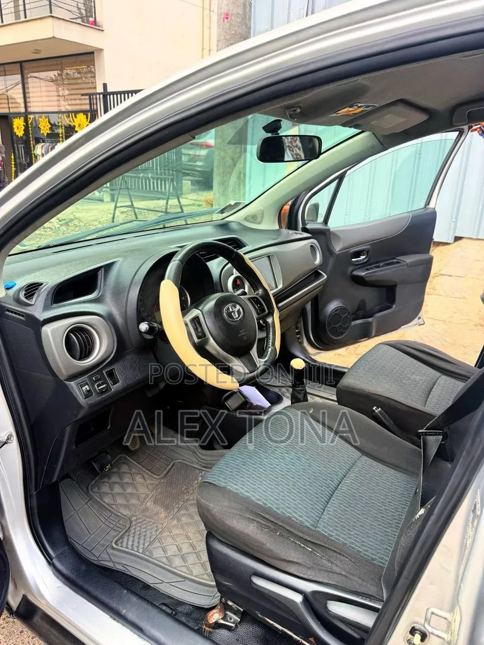 Toyota Yaris 2012 Silver