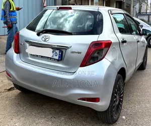 Toyota Yaris 2012 Silver