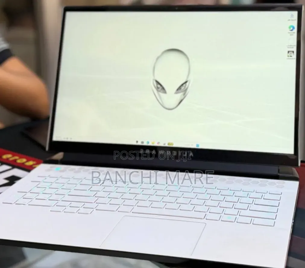 New Laptop Alienware X17 R1 8GB Intel Core i7 SSD 512GB