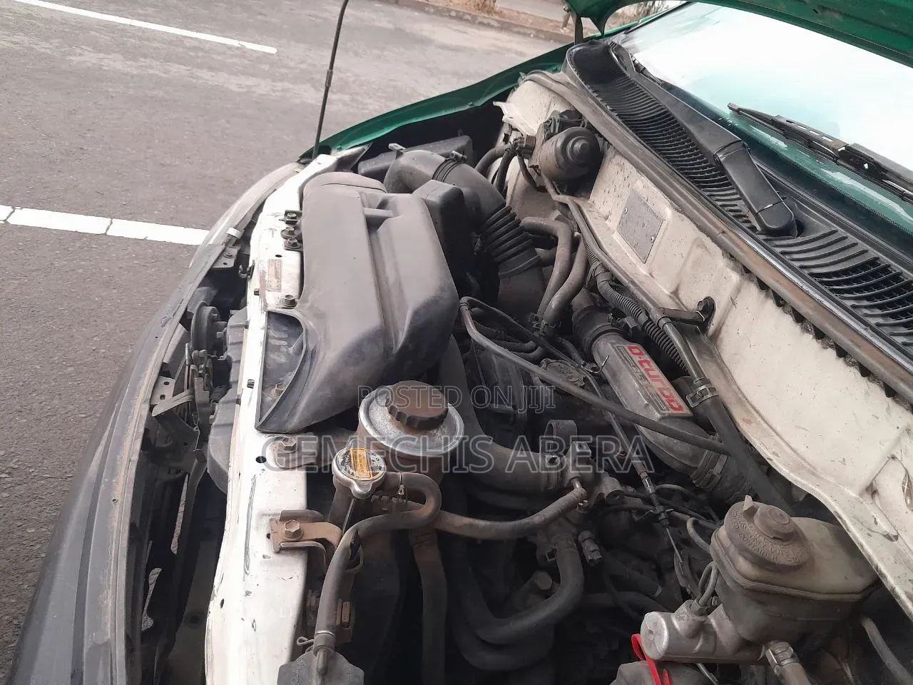 Toyota HiAce 2000 Green