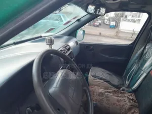 Toyota HiAce 2000 Green