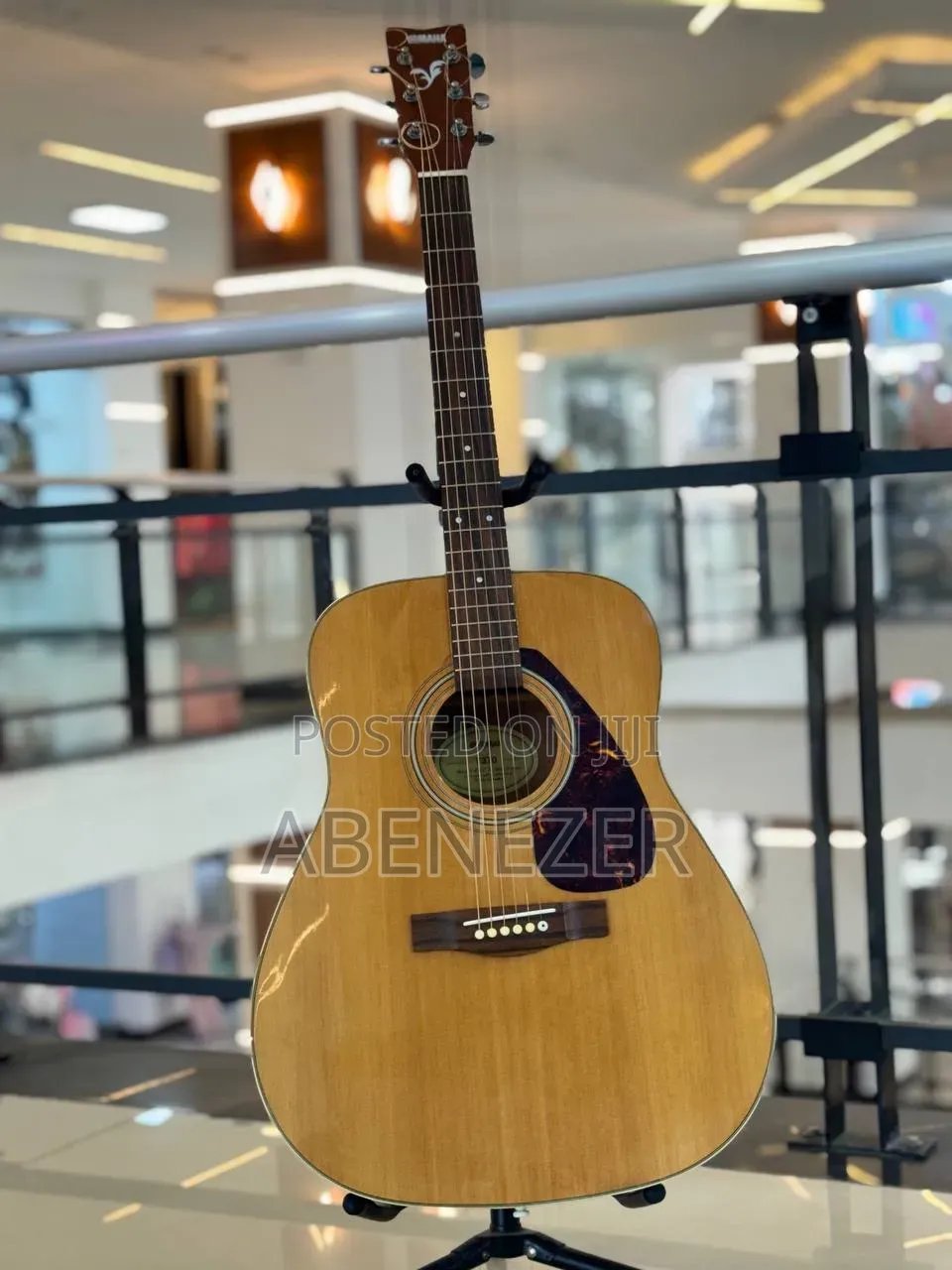 Yamaha F370 Box Guitar