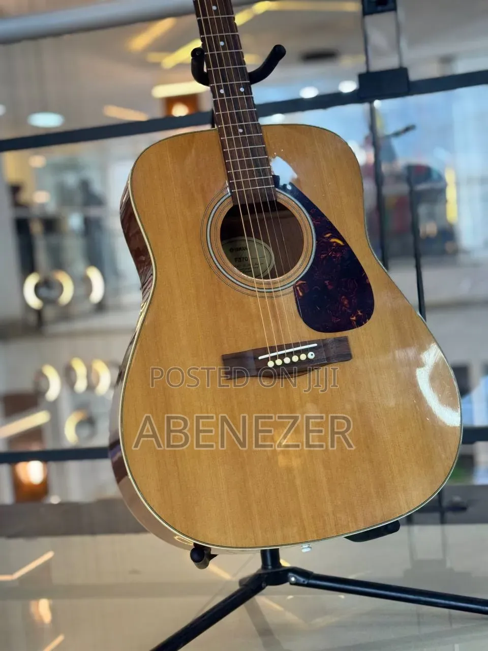 Yamaha F370 Box Guitar