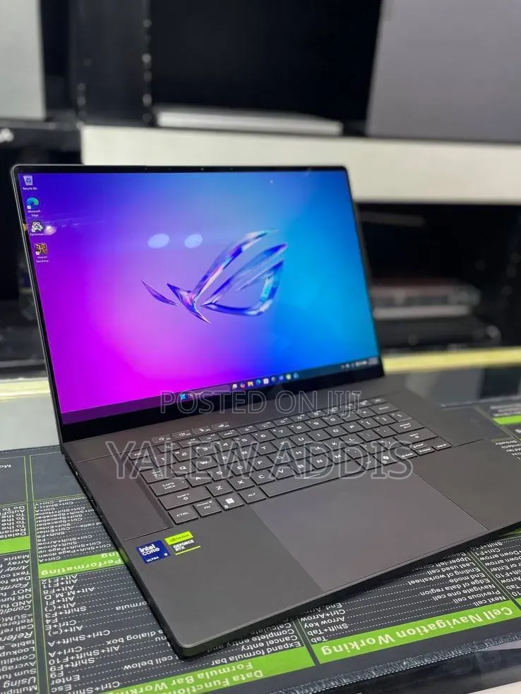 New Laptop Asus ROG Zephyrus Duo 16 32GB Intel Core Ultra 9 SSD 1T
