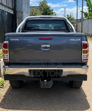 Toyota Hilux 2011 Black