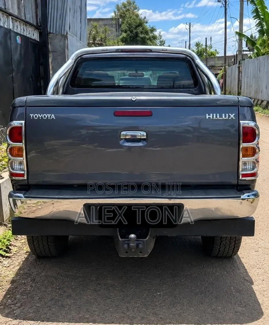 Toyota Hilux 2011 Black