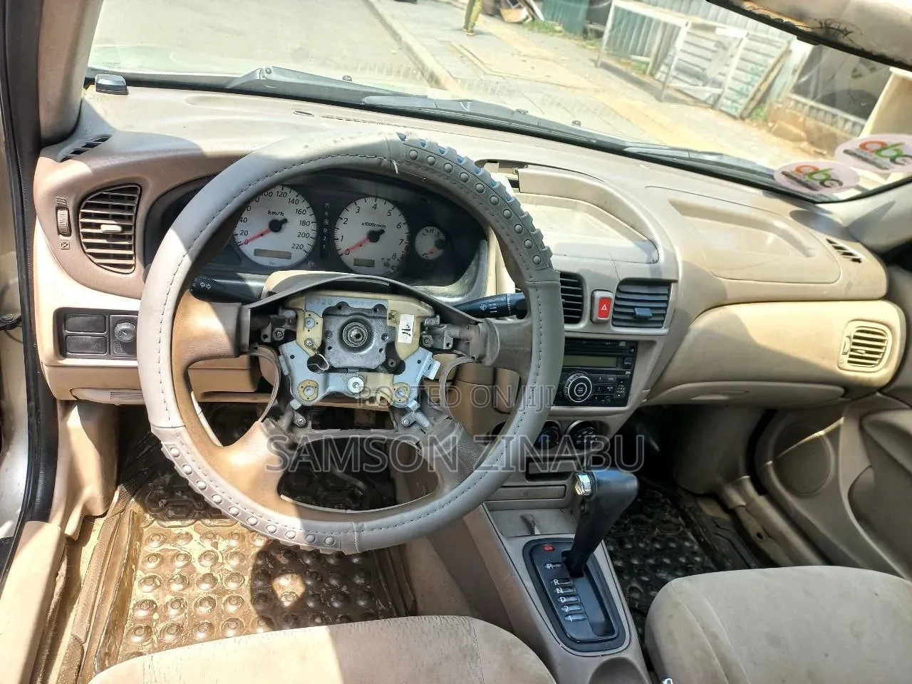 Nissan Sunny 2010 Gold