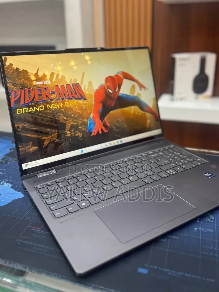 New Laptop Lenovo Yoga 330 16GB Intel Core Ultra 7 SSD 512GB