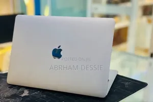 New Laptop Apple MacBook Pro 2022 M2 8GB Apple M2 SSD 512GB