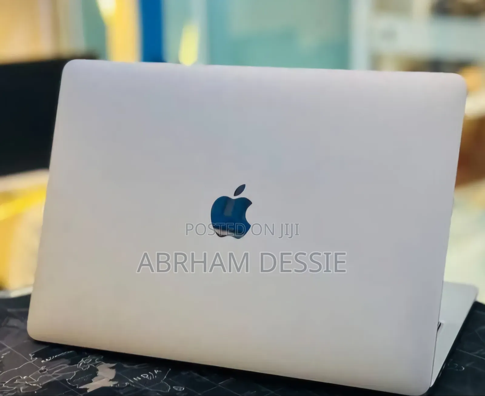 New Laptop Apple MacBook Pro 2022 M2 8GB Apple M2 SSD 512GB