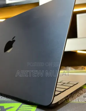 New Laptop Apple MacBook Air 2022 M2 8GB Apple M2 SSD 512GB