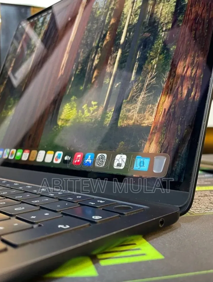 New Laptop Apple MacBook Air 2022 M2 8GB Apple M2 SSD 512GB