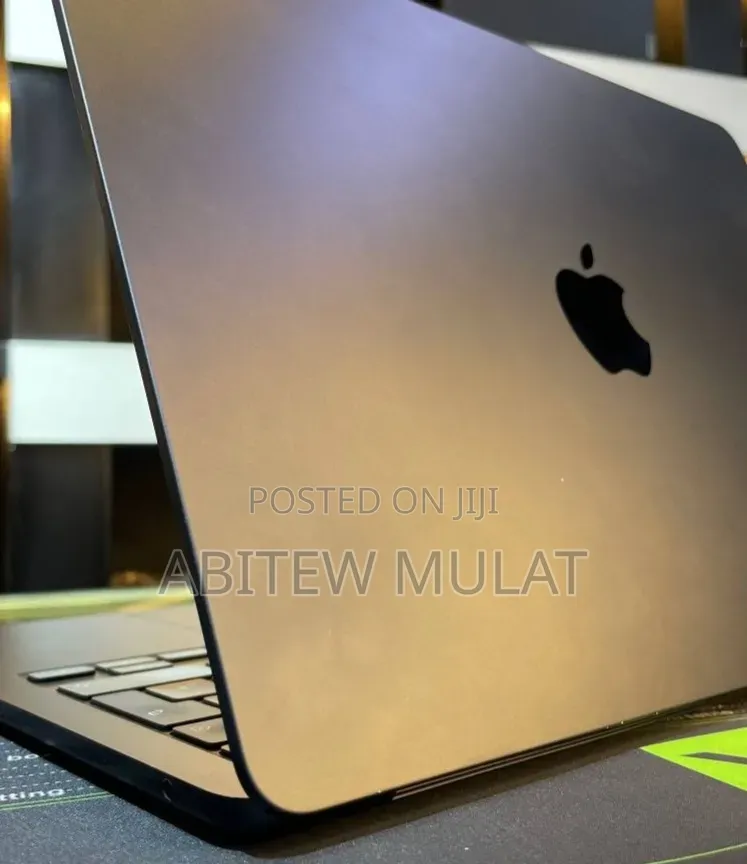 New Laptop Apple MacBook Air 2022 M2 8GB Apple M2 SSD 512GB