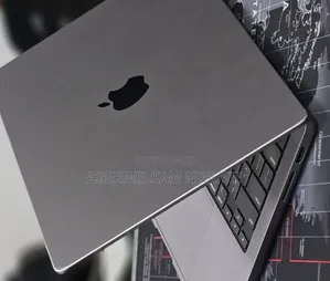 New Laptop Apple MacBook Pro 2023 M3 8GB Intel Core i7 SSD 512GB