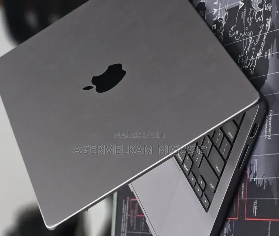 New Laptop Apple MacBook Pro 2023 M3 8GB Intel Core i7 SSD 512GB