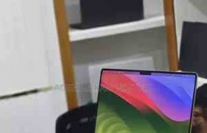 New Laptop Apple MacBook Pro 2023 M3 8GB Intel Core i7 SSD 512GB
