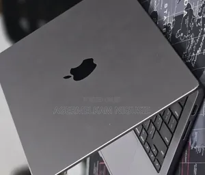 New Laptop Apple MacBook Pro 2023 M3 8GB Intel Core i7 SSD 512GB
