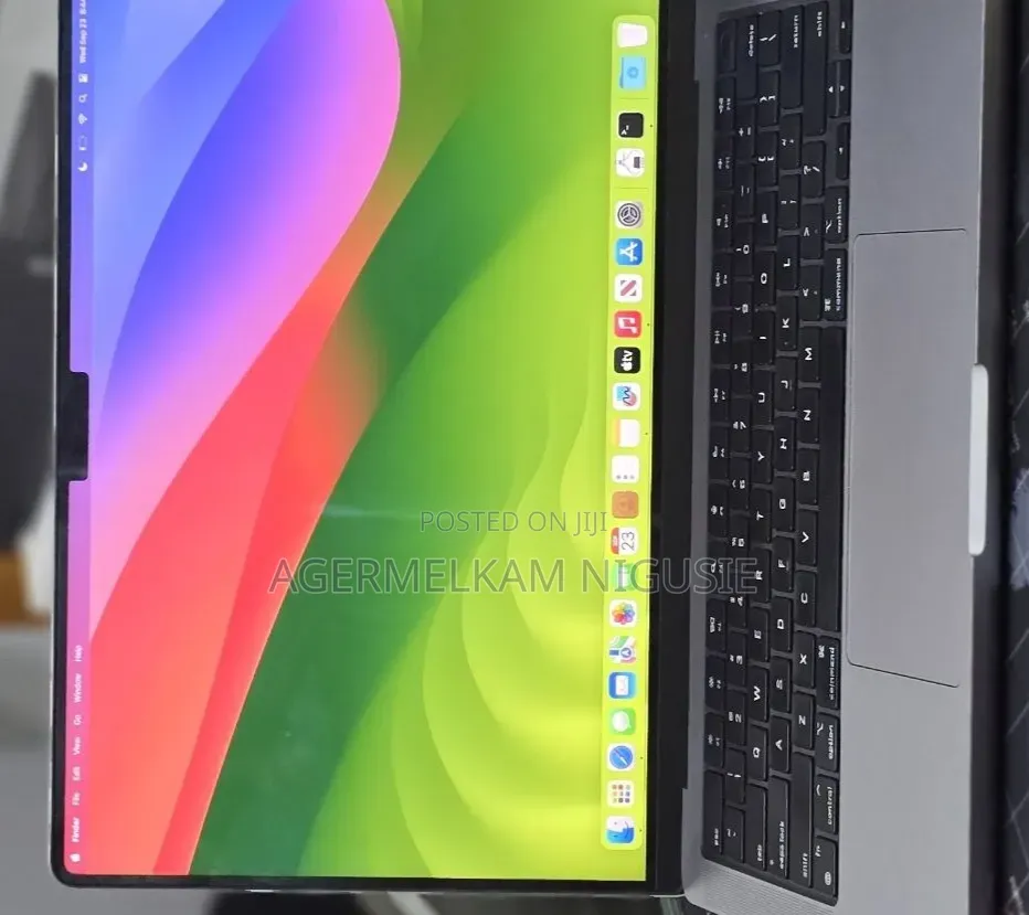 New Laptop Apple MacBook Pro 2023 M3 8GB Intel Core i7 SSD 512GB