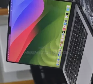 New Laptop Apple MacBook Pro 2023 M3 8GB Intel Core i7 SSD 512GB