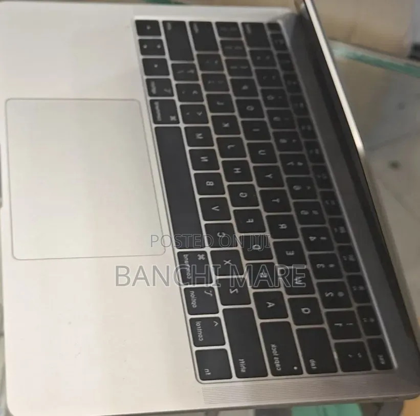 New Laptop Apple MacBook Air 2019 8GB Intel Core i5 SSD 256GB