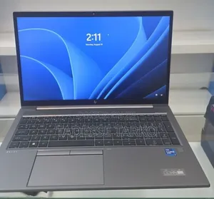 New Laptop HP ZBook Firefly G8 16GB Intel Core i7 SSD 512GB