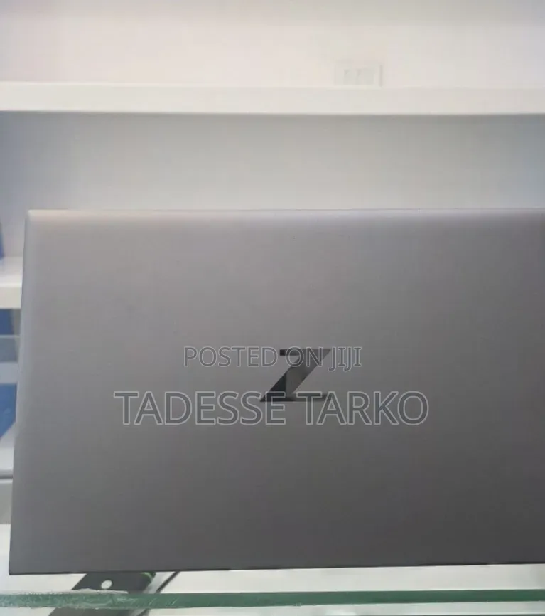 New Laptop HP ZBook Firefly G8 16GB Intel Core i7 SSD 512GB