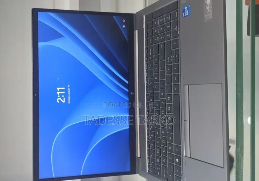New Laptop HP ZBook Firefly G8 16GB Intel Core i7 SSD 512GB