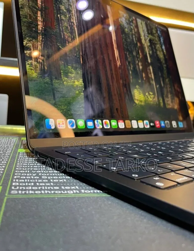 New Laptop Apple MacBook Air 2022 M2 8GB Apple M2 SSD 512GB