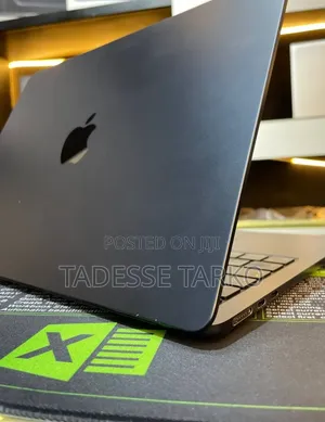 New Laptop Apple MacBook Air 2022 M2 8GB Apple M2 SSD 512GB