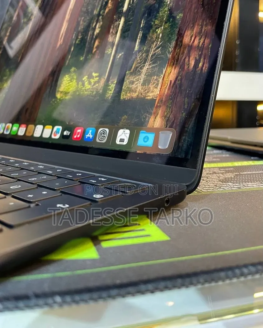 New Laptop Apple MacBook Air 2022 M2 8GB Apple M2 SSD 512GB