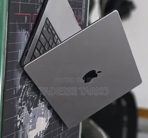 New Laptop Apple MacBook Pro 2023 M3 8GB Apple M3 Pro SSD 512GB