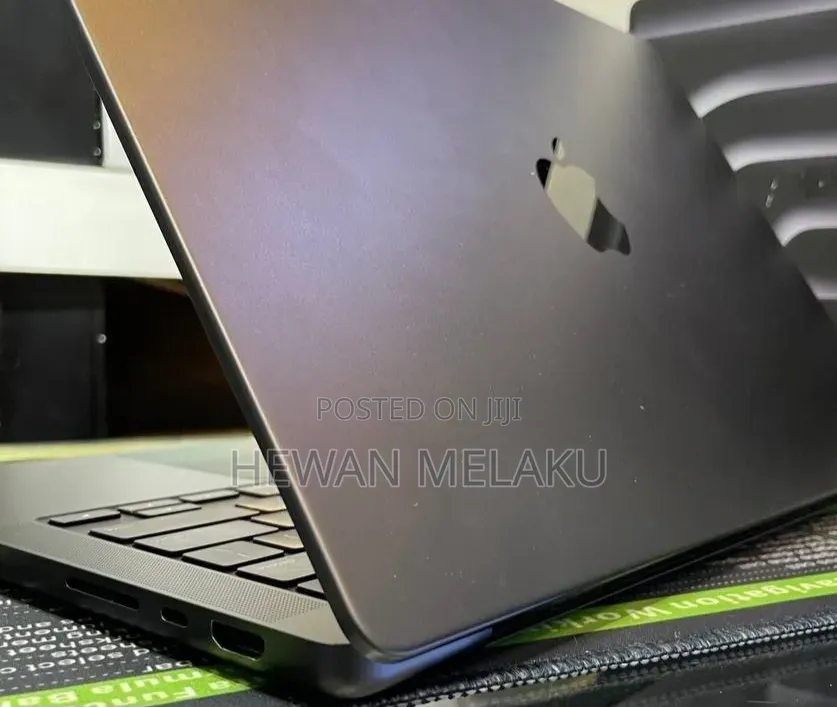 New Laptop Apple MacBook Pro 2024 M4 Max 48GB Apple M4 Max SSD 2T