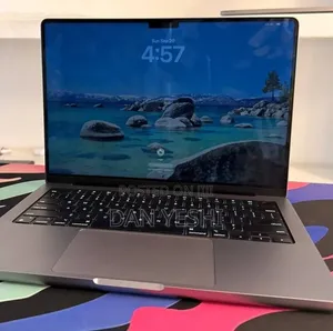 New Laptop Apple MacBook Pro 8GB Apple M3 SSD 512GB